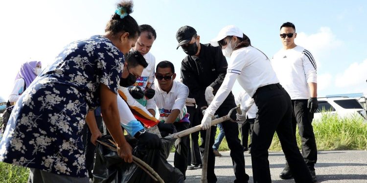 Wali Kota Dan Wakil Kota Batam  Resmi Mencanangkan Gerakan Masyarakat Batam Asri.(Foto/Diskominfo).
