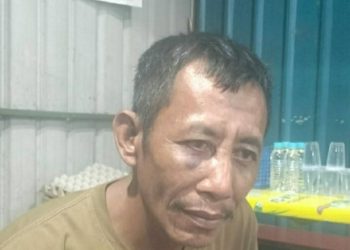 Supir lori barang yabng dihajar oknum Bea Cukai Telaga Punggur. (Foto/Istimewa).