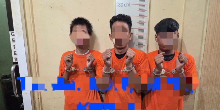 Para tersangka pelaku kejahatan di wilayah Polres langkat yang dibekuk satnarkoba Polres Langkat. (Foto/Jhon).