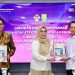 Wali Kota Batam Amsakar Achmad terima LHP dari BPK RI. (Foto/Humas).