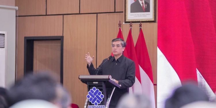 Menteri Ketenagakerjaan, Yassierli, menekankan pentingnya nilai-nilai pegawai dalam meningkatkan kualitas layanan publik. (Foto/Doc).