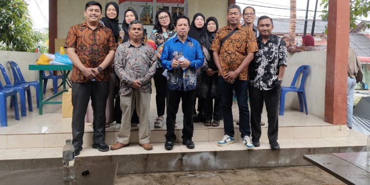 Penitia pemilihan RT Kompllek Perumahan Dotamana/Grand BSI foto bersama. (Foto/Dokumentasi).