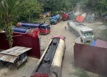 Gudang Penampungan CPO di Simpang Selesai resahkan warga setempat. (Foto/Supriadi).