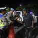 Sambut Fajar Ramadhan, Polres Langkat Berbagi Nasi Sahur untuk Masyarakat Stabat. (Foto/Jhon).