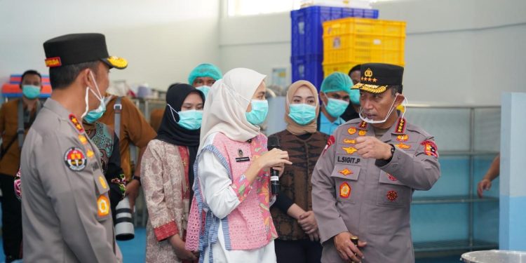 Kapolri Tinjau Program Gizi Polri di Sumsel Bersama Kapolda Sandi Nugroho. (Foto/Yesianti).