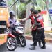 Hari ke-27 Ramadhan, Polres Langkat Berbagi Takjil untuk Masyarakat. (Foto/Jhon).