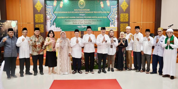 Gubernur Kepri Hadiri Buka Puasa Bersama Keluarga Besar Pengadilan Tinggi Kepri. (Foto/Istimewa).