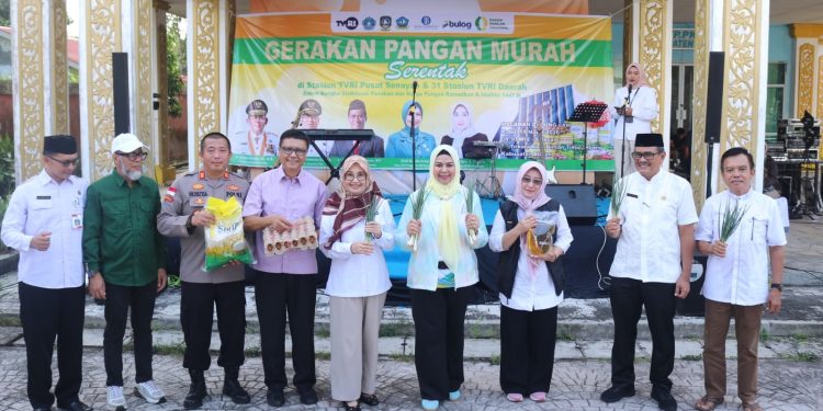 Ketua Tim Penggerak PKK Kepri Hadiri Gerakan Pangan Murah. (Foto/Istimewa).