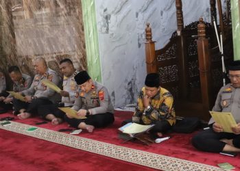 Polres Langkat Laksanakan Binrohtal, Perkuat Iman dan Kepedulian Sosial Personel. (Foto/Jhon).