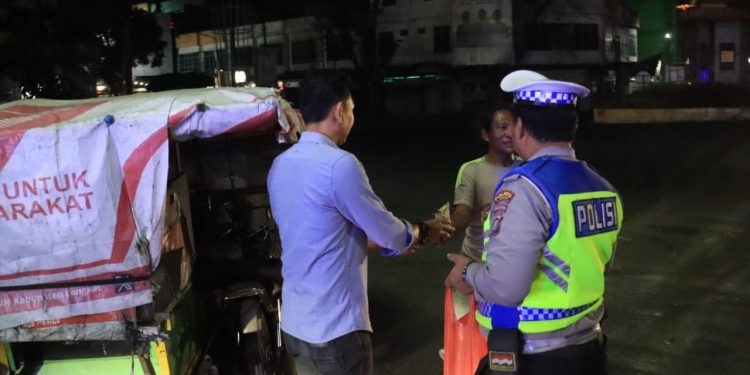 Polres Langkat Laksanakan Sahur On The Road. (Foto/Jhon)
