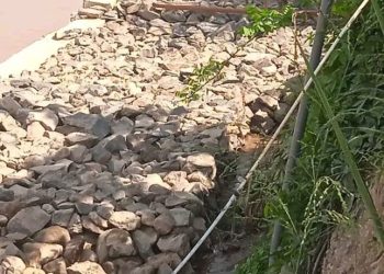 Proyek Tembok Penahan Tanah di Desa Sabah Lioh Jadi Sorotan Warga, Diduga Dikerjakan Asal Siap. (Foto/Yesianti).