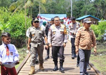 Bupati Dan Forkopimda Meranti Resmikan Jembatan Merah Putih Presisi di SDN 018 Tebingtinggi. (Foto/Istimewa).