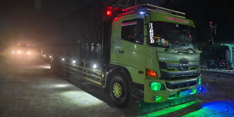 Polda Sumsel Ungkap Jaringan Angkutan Batubara Ilegal Muara Enim–Cilegon, Dua Sopir Jadi Tersangka. (Foto/Yesianti).