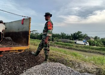 Pembangunan Jembatan Gantung Printis Garuda Masuki Tahap Perakitan Besi dan Penurunan Material. (Foto/Maria).