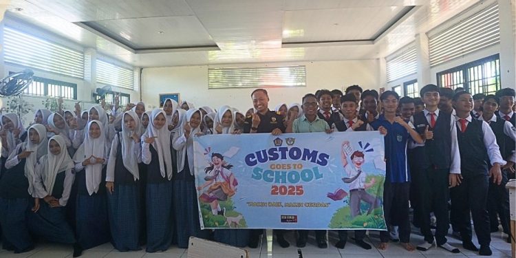 Bea Cukai Meulaboh Edukasi Pelajar Abdya Lewat Program Customs Goes To School. (Foto/Humas).