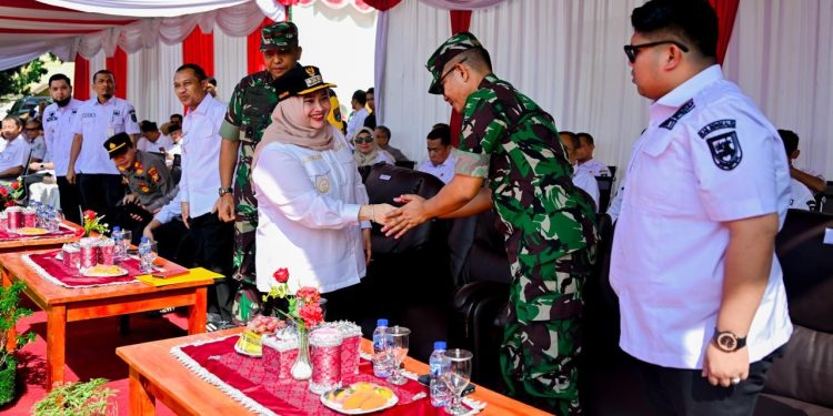 Bupati Bengkalis Secara Resmi Membuka TMMD ke-128 Tahun 2026 di Kantor Camat Pinggir. (Foto/Humas).