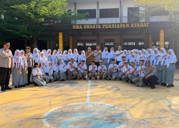 Kapolres Langkat AKBP David Triyo Prasojo SH, SIK, M.Si, melalui Kasi Humas AKP Jackson foto bersama usai acara. (Foto/Jhon).