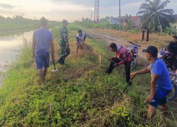 Kodim 0426 Tulang Bawang Bangun Jembatan Gantung Printis Garuda. (Foto/Maria).