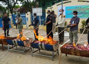Bea Cukai Langsa Musnahkan Rokok Ilegal Senilai RP 1,29 Miliar. (Foto/Humas).