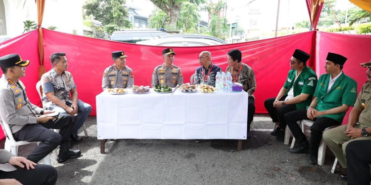 Kapolda Sumsel Tinjau Pengamanan Paskah 2026 di Gereja Santo Yoseph Palembang. (Foto/Humas).