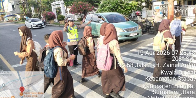 Sat Lantas Polres Langkat Intensifkan Gatur Lalin Pagi, Kapolres Apresiasi Kinerja Personel. (Foto/Jhoni).