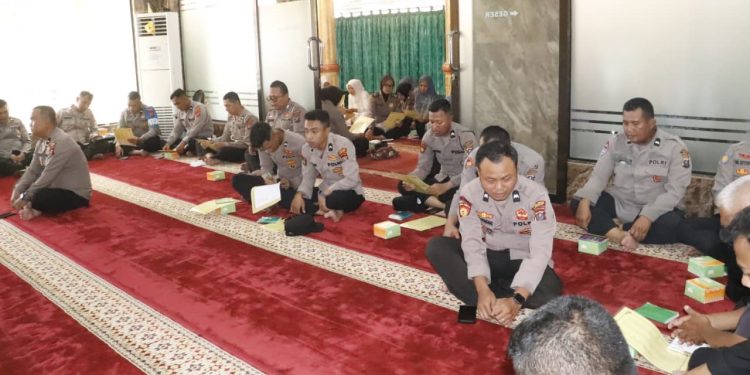 Polres Langkat Laksanakan Kegiatan Binrohtal Untuk Bentuk Karakter Dan Integritas Personil. (Foto/Jhon).