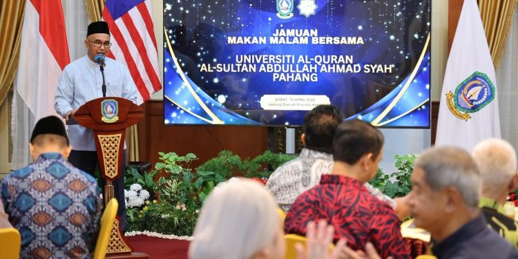 SAAS Pahang Malaysia Kagum Terhadap Manuskrip Bbersehjarah di Pulau Penyengat. (Foto/Humas).