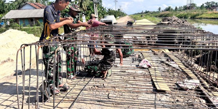 Progres Pembangunan Jembatan Gantung Printis Garuda Sudah Pemsangan Tulangan Beton Pondasi. (Foto/Maria).
