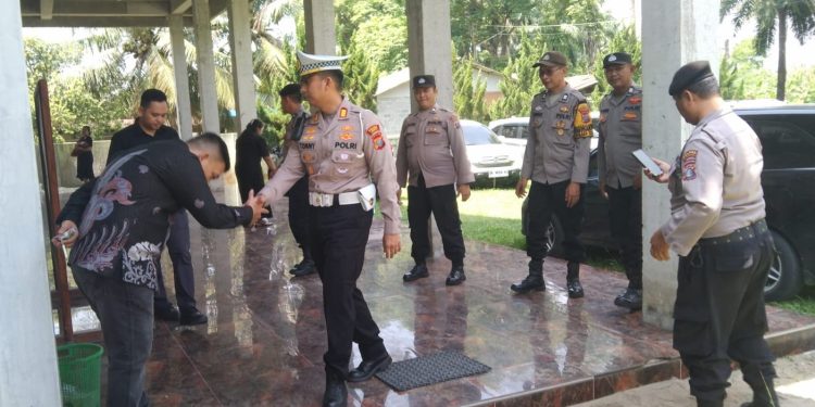 Polres Langkat Laksanakan Patroli Gabungan Pengamanan di Sejumlah Gereja di Wilayah Stabat . (Foto/Jhon).