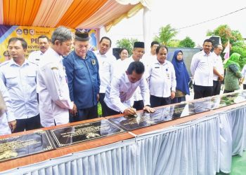 Gubernur Ansar Resmikan Pemakaian Gedung Sejumlah Sekilah di Batam. (Foto/Diskominfo).