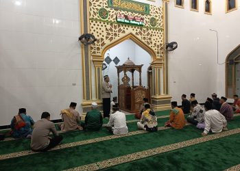 Polsek Belitang III Llaksanakan kegiatan Safari Subuh Menyala. (Foto/Yesianti).