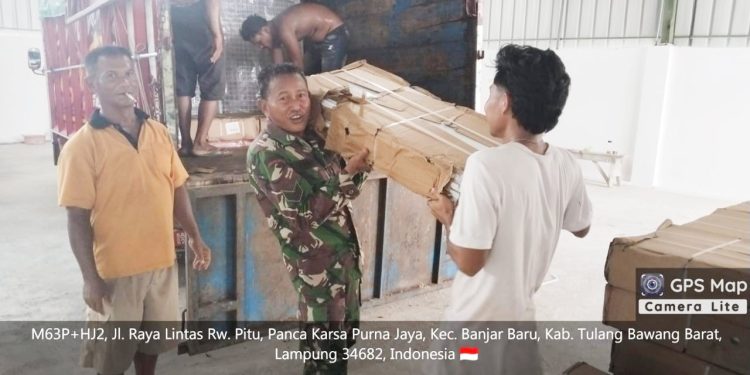 KDKMP Panca Karsa Purna Jaya Kodim 0426/TB Terima Pendistribusian Etalase PT Agrina. (Foto/Maria).