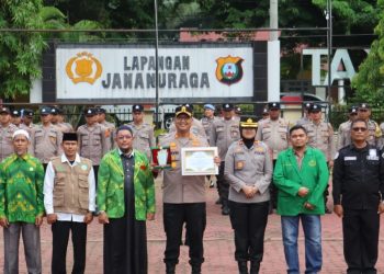 Kapolres Langkat Terima Penghargaan Dari Syarikat Islam. (Foto/Jhon).