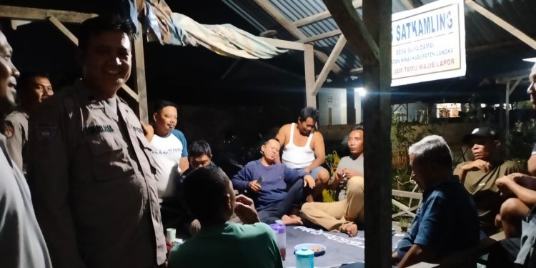Bhabinkamtibmas Polsek Hinai Intensifkan Monitoring Poskamling, Polres Langkat Ajak Warga Aktif Jaga Kamtibmas. (Foto/Jhon).
