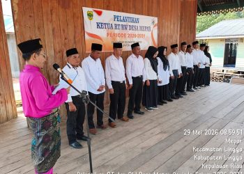 Kepala Desa Mepar Lantik RT dan RW Periode 2026-2031. (Foto/Biro).