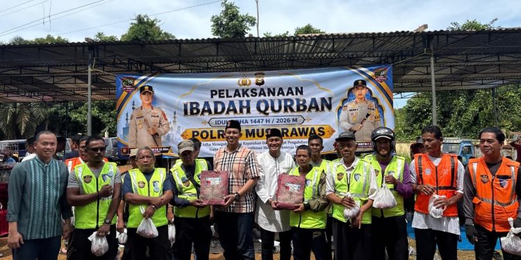Polres Musi Rawas Dan Polsek Jajaran Kurbankan 61 Ekor Hewan pada Idul Adha 1445 H.(Foto/Igo dika).