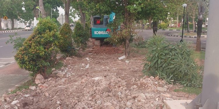 Proyek “Siluman” Pembangunan Pagar Suluman di DPRD Kota Batam. (Foto/Anwar).