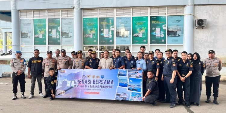 Bea Cukai, Polres Sabang, dan BNNK Perketat Pengawasan Barang Penumpang di Pelabuhan Balohan Sabang. (Foto/Humas).
