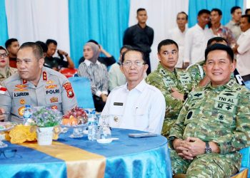 Wali Kota Batam Amsakar Achmad bersama Kapolda Kepri hadiri peresmian KMP di Batu Besar. (Foto/Humas).