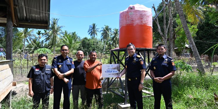 DKM Baitut Tamam Kanwil DJBC Aceh Resmikan dan Serahkan Wakaf Sumur Bor di Pidie Jaya dan Bireuen. (Foto/Humas).