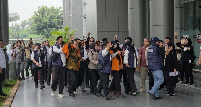 Polda Metro Jaya Limpahkan Berkas Roy Suryo Dan Tifa Kepada Jaksa. (Foto/Net).