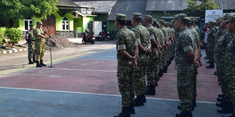 Kasdim 0716/Demak Pimpin Apel Pagi, Disiplin, Tanggung Jawab dan Profesionalisme Kerja. (Foto/Pendim).