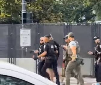 Ribut Dengan Polisi, Dustin Poirer Mantan Petarung UFC Fitangkap Polisi. (Foto/Internet)