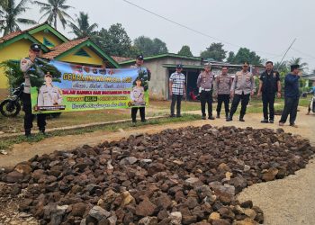 Konsisten Berbuat Baik, Kapolda Sumsel Perintahkan Polres Musi Rawas Gandeng NU Perbaiki Jalan di Megang Sakti.(Foto/Igo).