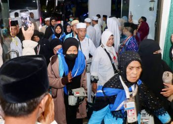 Sebanyak 442 jemaah haji tergabung dalam Kloter 1 Debarkasi Batam yang beru tiba di Tanah Air. (Foto/Humas).