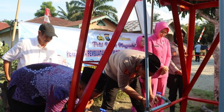 Hari Bhayangkara ke-80, Polres langkat Bangun Sumur Bor untuk Warga Padang Tualang. (Foto/Jhon).