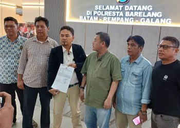 Lintong Manurung Didampingi Tim Hukum PWI Minta Kasus 'Blacklist' Diusut Tuntas. (Foto/Dok PWI Kepri)