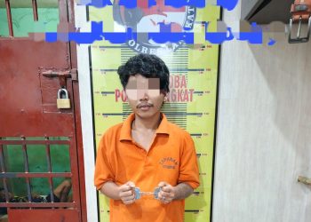 Tersangka pelaku pengedar narkoba yang ditangkap Polres Langkat. (Foto/Jhon).