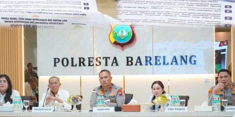 BP Batam, Polda Kepri Dan Pelaku Usaha Scrap Teken Fakta Integritas Putus Mata Rantai Pencurian Aset Publik. (Foto/Humas).