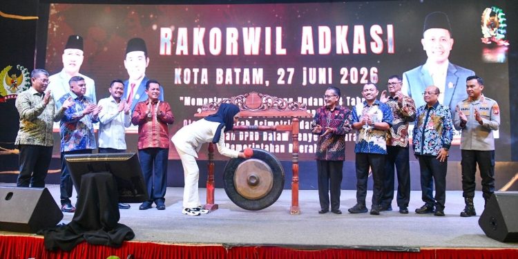 Gubernur Kepri Ansar Ahmad Buka Rakorwil ADKASI Sumatera di Batam. (Foto/Humas).
